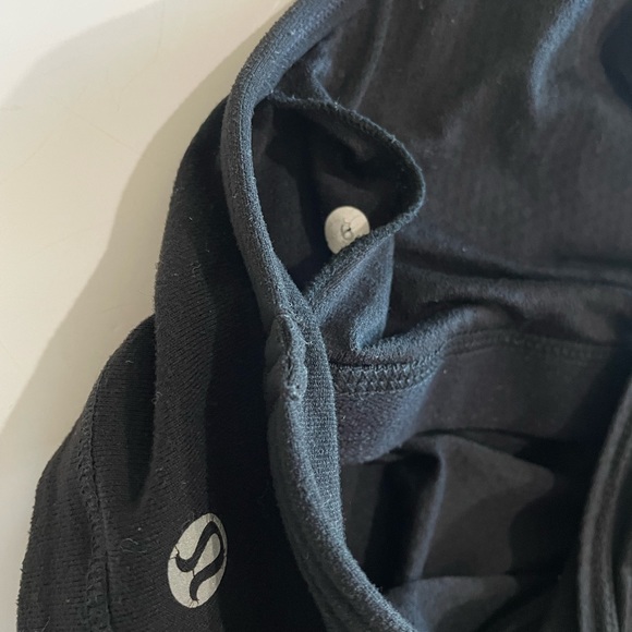 Lululemon Womens Tuck Me In Tank Black Shelf Bra Yoga Size 6 - Picture 6 of 9